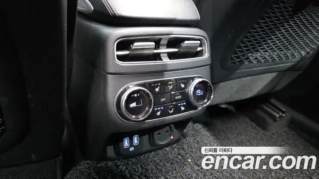 Genesis GV70 2021 — Photo 17/20