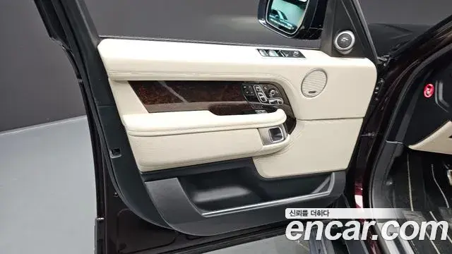 Land Rover Range Rover 2019 — Photo 7/30