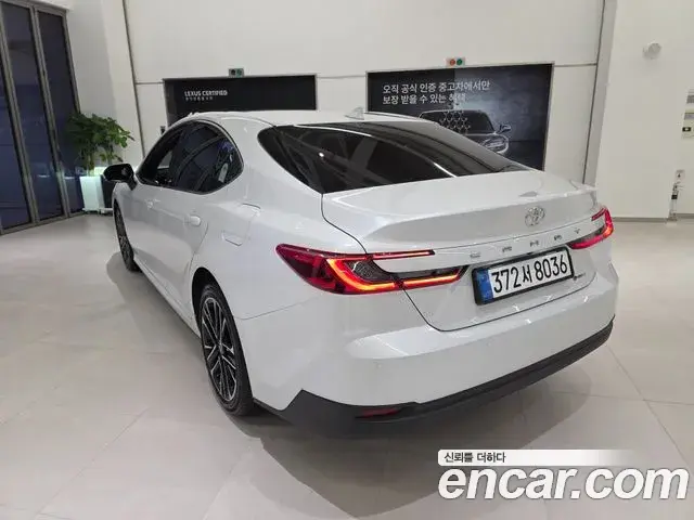 Toyota Camry 2025 — ფოტო 10/12