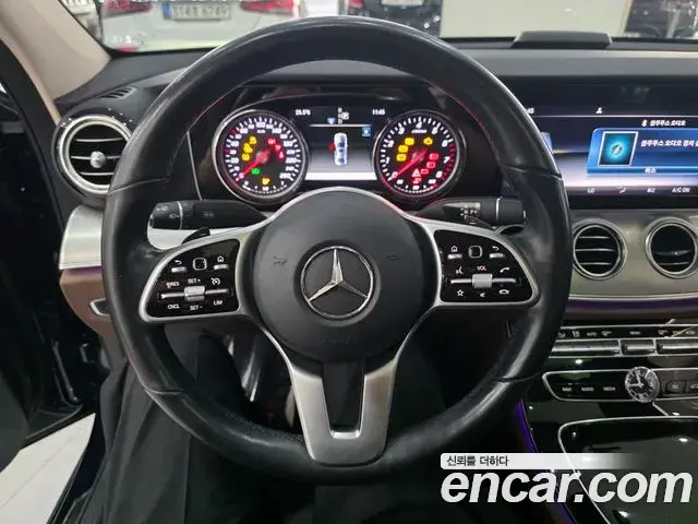 Mercedes-Benz E-Class 2019 — Фото 17/19