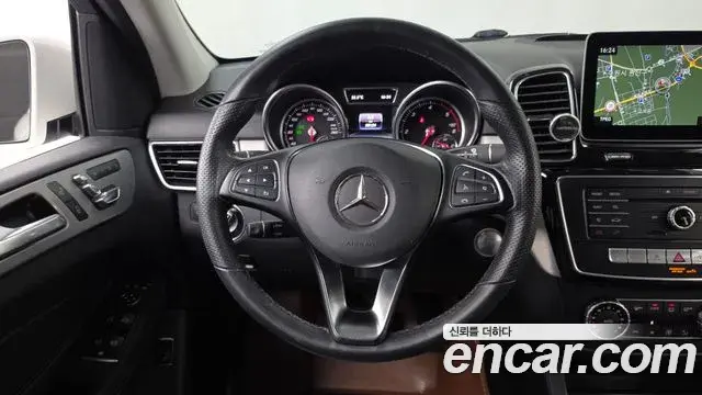 Mercedes-Benz GLE-Class 2018 — Фото 13/20
