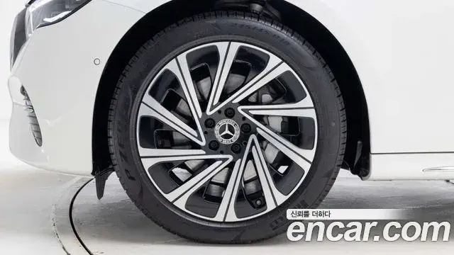 Mercedes-Benz E-Class 2026 — Photo 4/19
