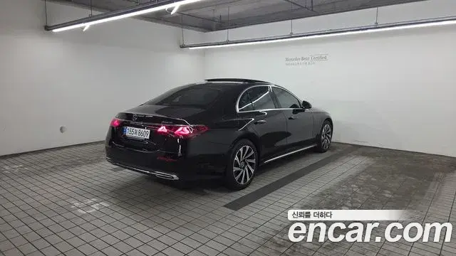 Mercedes-Benz E-Class 2025 — Photo 2/20