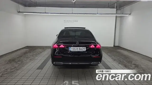 Mercedes-Benz E-Class 2025 — Photo 4/20