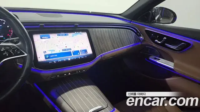Mercedes-Benz E-Class 2025 — Photo 13/20