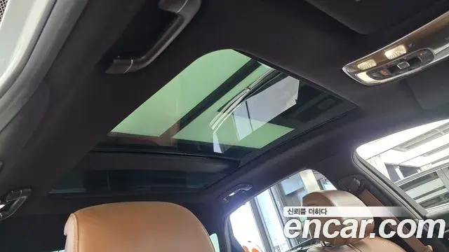 Genesis Electrified G80 2020 — Photo 17/20