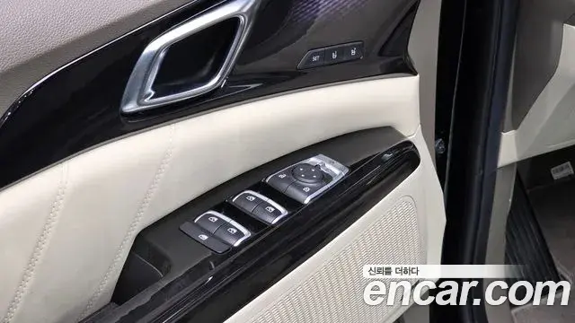 Kia Carnival 2023 — Photo 16/20