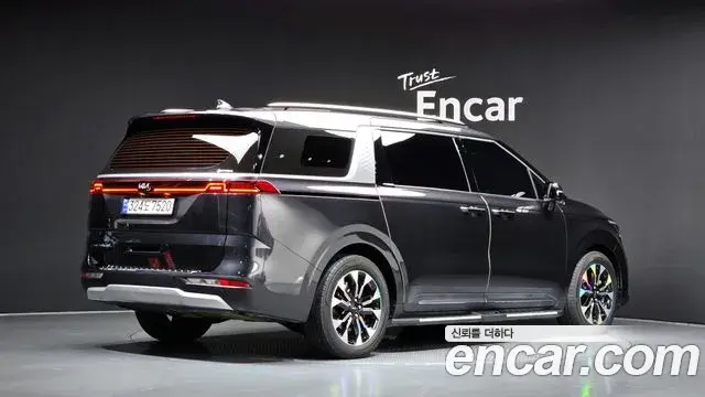 Kia Carnival 2021 — Photo 2/20