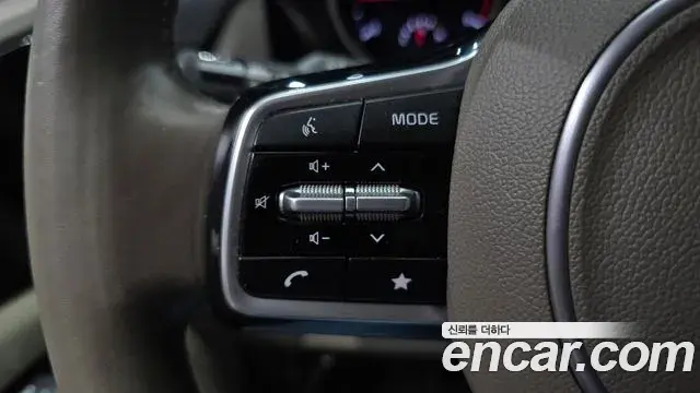 Kia Carnival 2021 — Photo 19/20