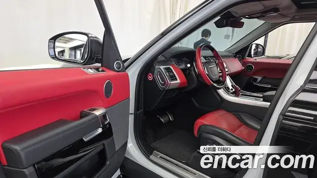 Land Rover Range Rover Sport 2019 — Photo 15/33