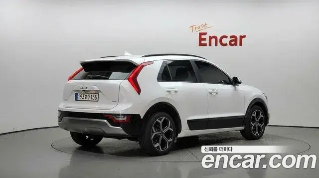 Kia Niro 2022 — Фото 2/20