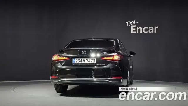 Lexus ES300h 2025 — Photo 13/37