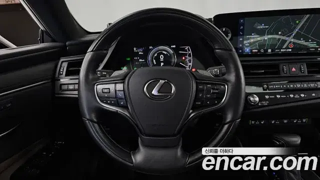 Lexus ES300h 2025 — Photo 30/37