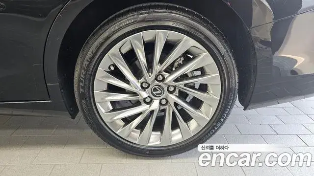 Lexus ES300h 2025 — Photo 36/37