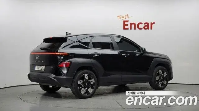 Hyundai Kona 2023 — Фото 2/20