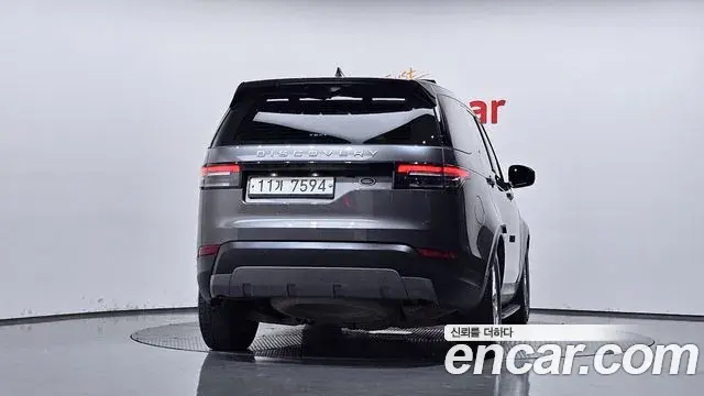 Land Rover Discovery 5 2018 — ფოტო 7/35