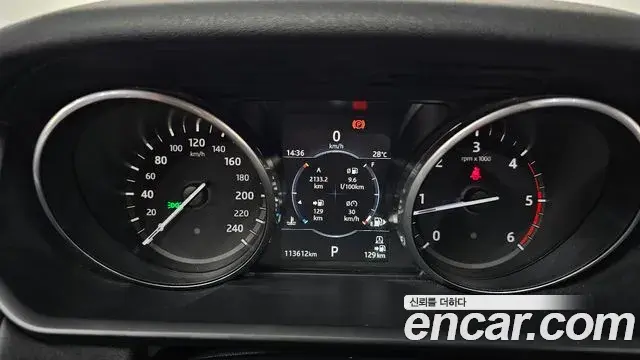 Land Rover Discovery 5 2018 — ფოტო 8/35