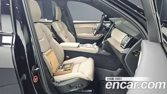 Volvo XC90 2025 — Photo 16/30