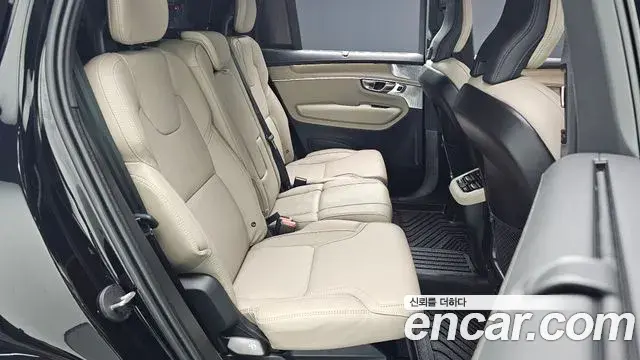 Volvo XC90 2025 — Photo 29/30
