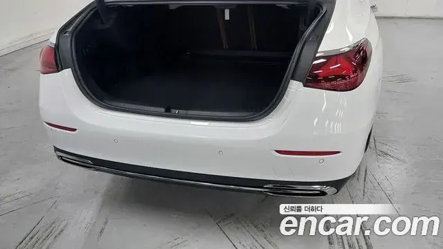 Mercedes-Benz E-Class 2025 — Фото 11/20