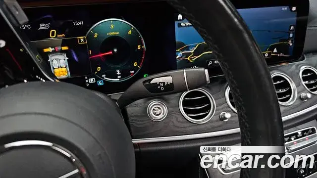 Mercedes-Benz E-Class 2021 — Фото 9/20