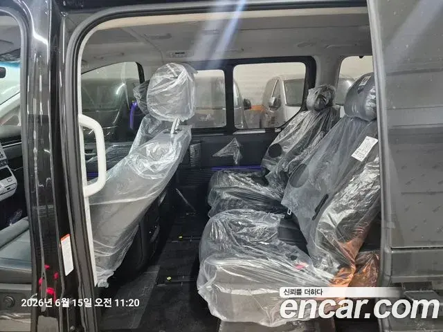 Hyundai Staria 2025 — Photo 9/14