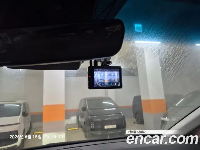 Hyundai Staria 2025 — Photo 11/14