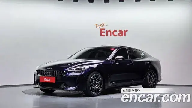 Kia Stinger 2022 — Фото 1/20