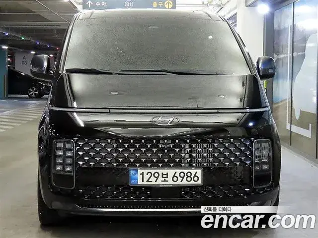 Hyundai Staria 2021 — Фото 1/20