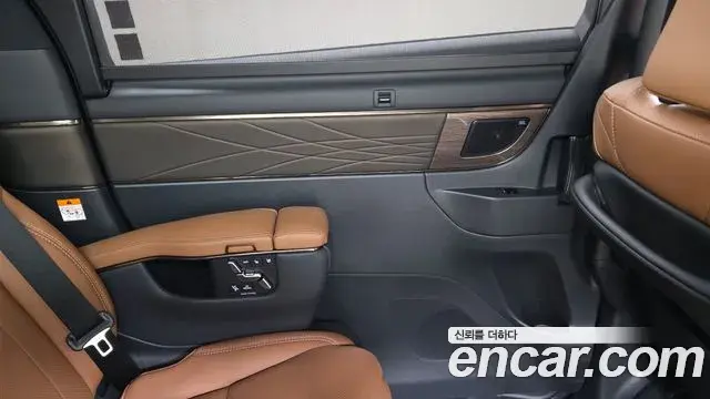 Toyota Alphard 2025 — Photo 35/35