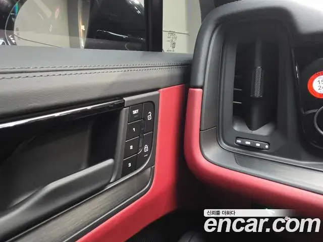 Porsche Cayenne 2025 — Фото 17/20