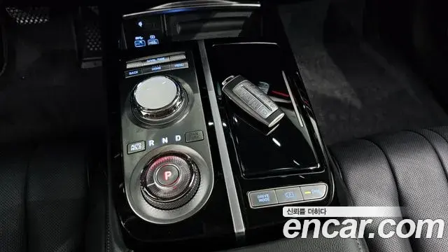 Genesis Electrified G80 2023 — Photo 9/20