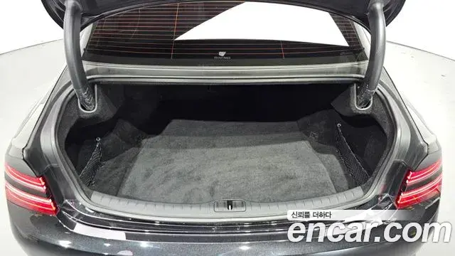 Genesis Electrified G80 2023 — Photo 19/20