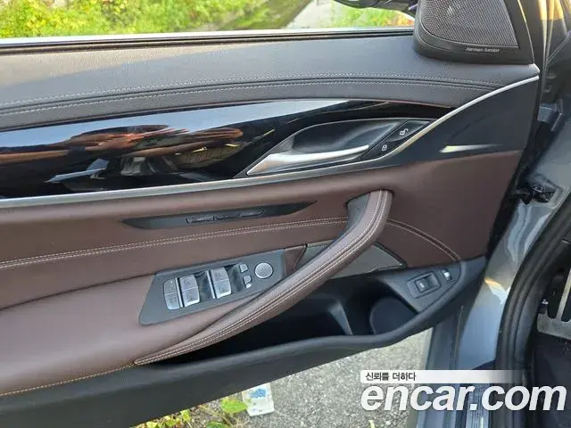 BMW 5 Series 2022 — Photo 7/19