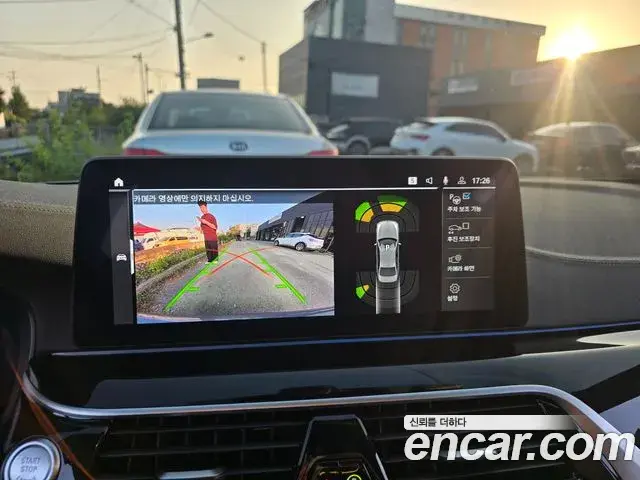 BMW 5 Series 2022 — Photo 11/19