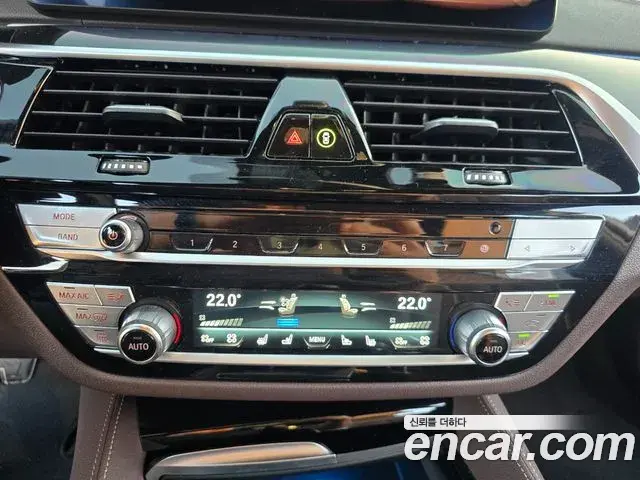 BMW 5 Series 2022 — Photo 12/19