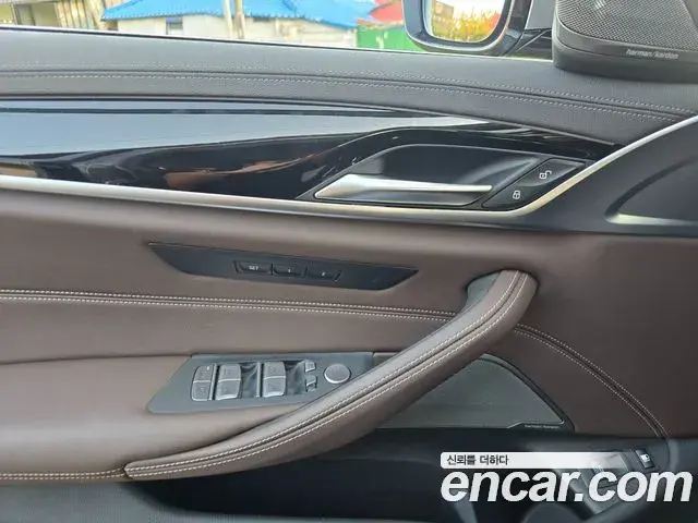 BMW 5 Series 2022 — Photo 14/19