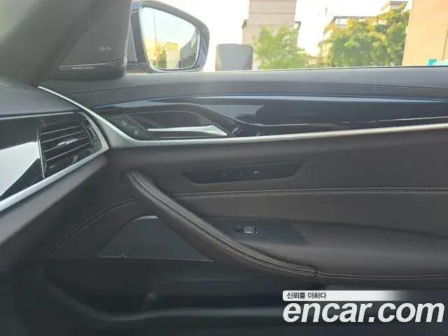 BMW 5 Series 2022 — Photo 16/19