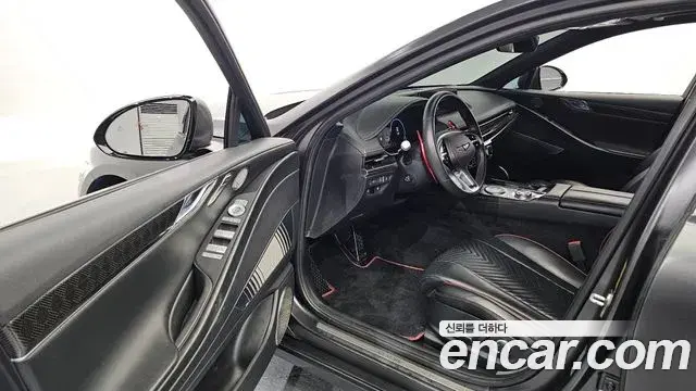Genesis Electrified G80 2022 — Photo 10/20
