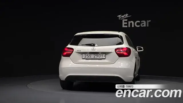 Mercedes-Benz A-Class 2018 — ფოტო 4/20