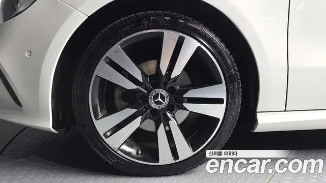Mercedes-Benz A-Class 2018 — ფოტო 5/20