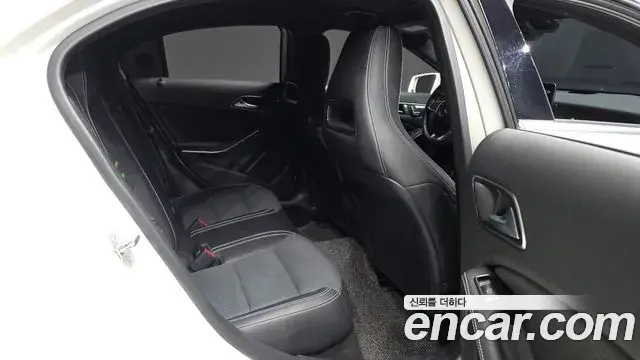 Mercedes-Benz A-Class 2018 — ფოტო 12/20