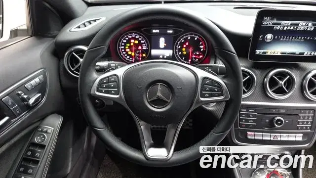 Mercedes-Benz A-Class 2018 — ფოტო 13/20