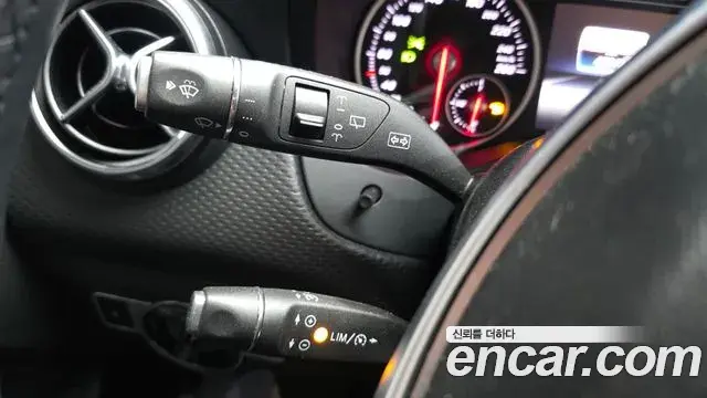 Mercedes-Benz A-Class 2018 — ფოტო 18/20