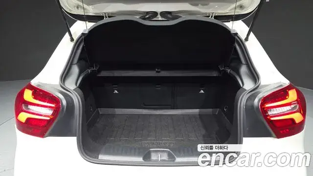 Mercedes-Benz A-Class 2018 — ფოტო 20/20