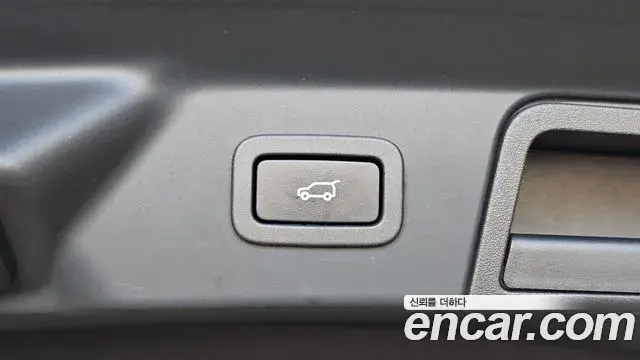 Land Rover Range Rover Velar 2019 — Photo 28/33