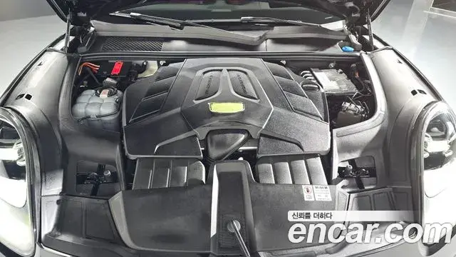 Porsche Cayenne 2022 — Photo 6/20