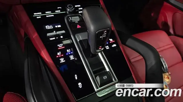 Porsche Cayenne 2022 — Photo 9/20