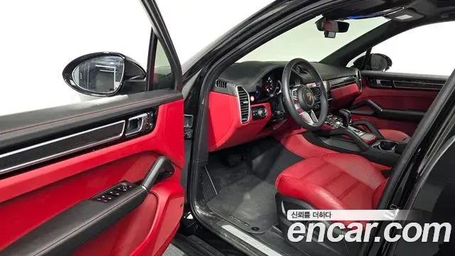 Porsche Cayenne 2022 — Photo 10/20
