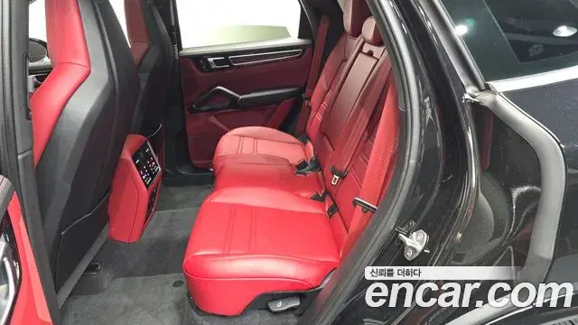 Porsche Cayenne 2022 — Photo 11/20